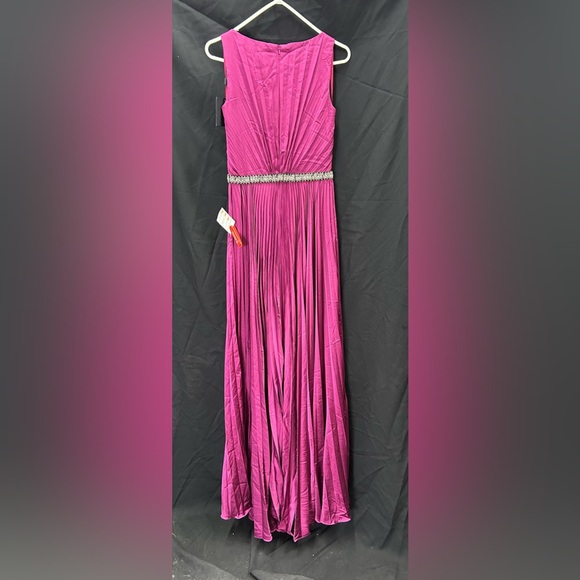 IEENA FOR MAC DUGGAL 26610 NWOT Pleated Sleeveless Bateau Gown - Picture 5 of 7